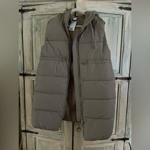 Brand New H&M MAMA Women’s Long Puffer Vest size Medium.